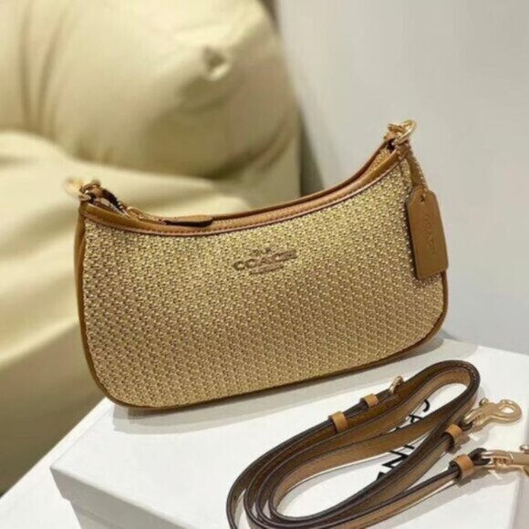 Authentic 😎😎 Coach Teri shoulder bag Latte CR350 - Picture 1 of 8